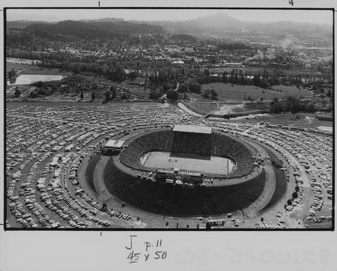 Autzen Stadium [14] (recto) show page link